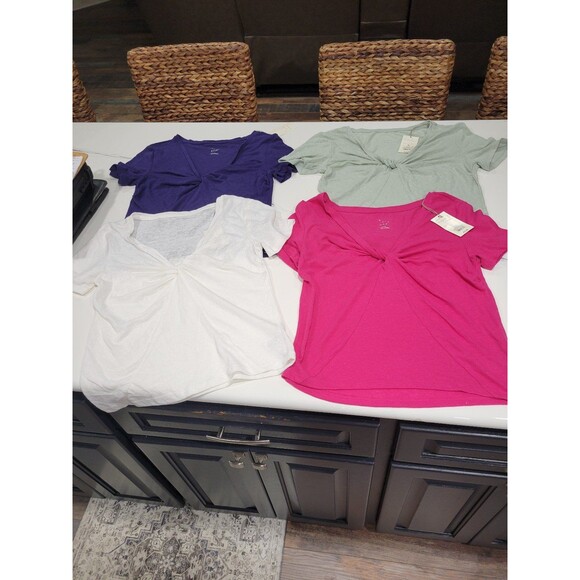 Set of 4 BRAND NEW shirts MEDIUM - Picture 1 of 12